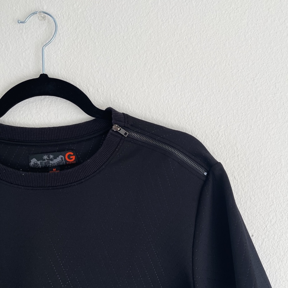 G zipper shoulder shirt